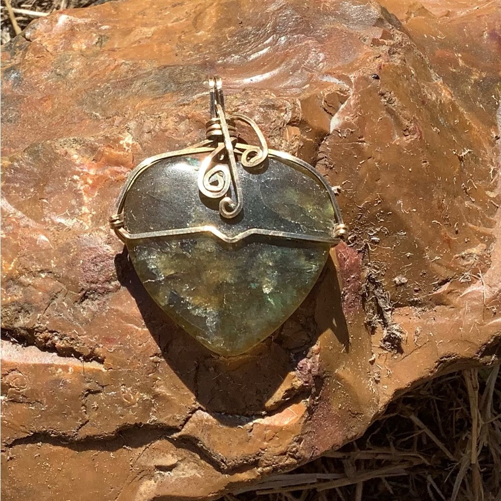 Labradorite Pendant - Picture 5 of 6